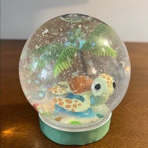 Squirt Snow Globe with Palm Tree